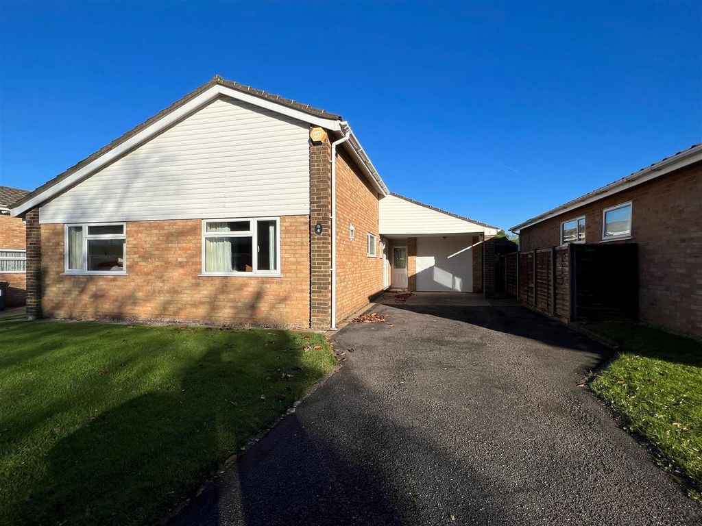 3 bed detached bungalow for sale in Anton Close, Oakley, Basingstoke