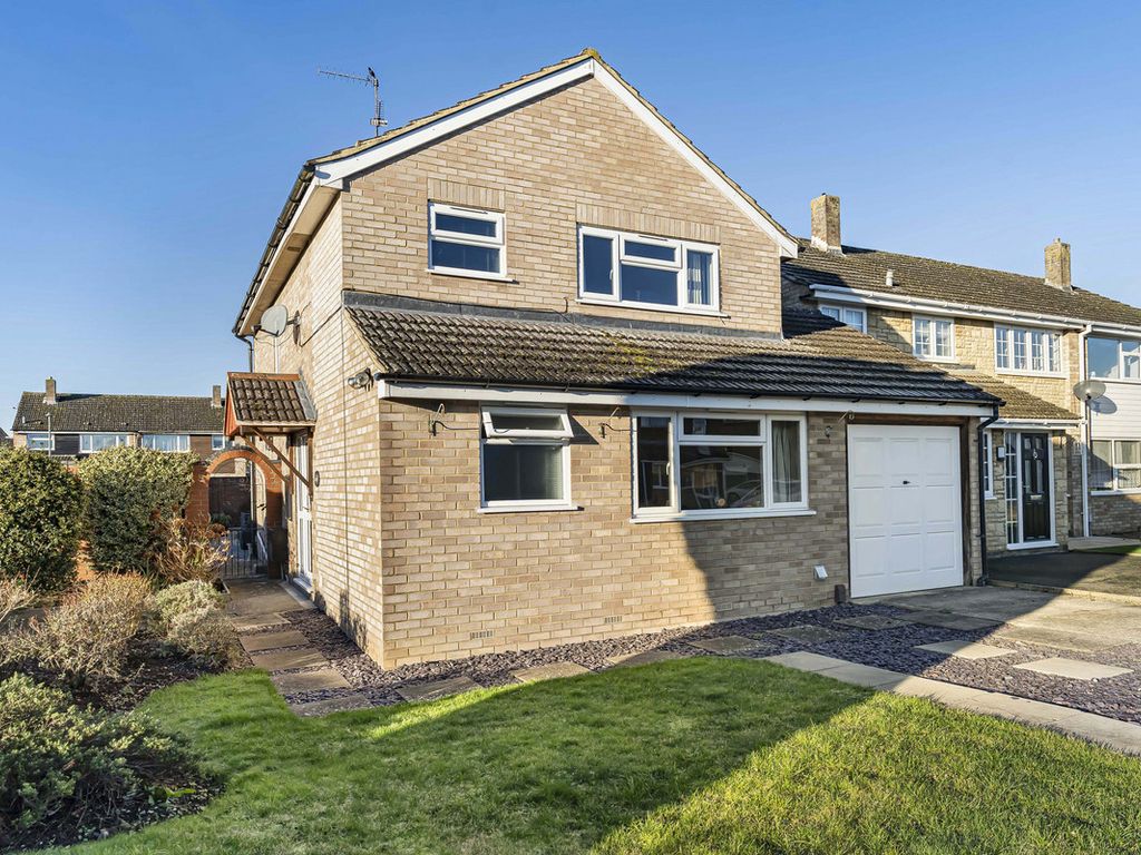 3 bed detached house for sale in Rowan Close, Kidlington OX5, £485,000
