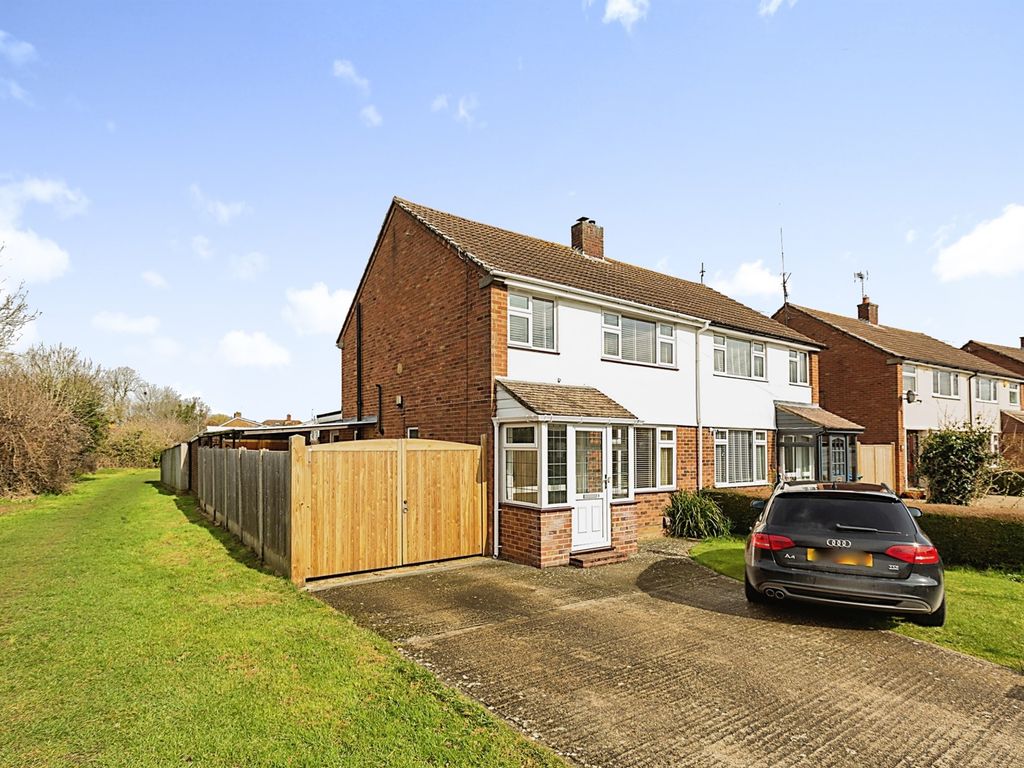 3 bed semidetached house for sale in Queens Mead, Aylesbury HP21 Zoopla