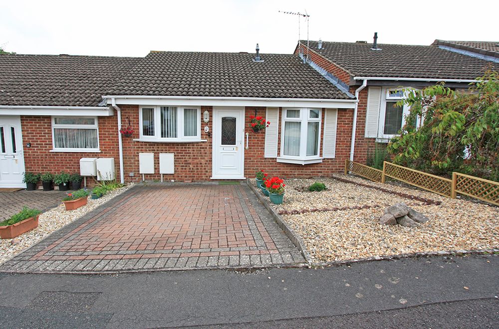 2 bed bungalow for sale in The Cullerns, Highworth SN6 Zoopla