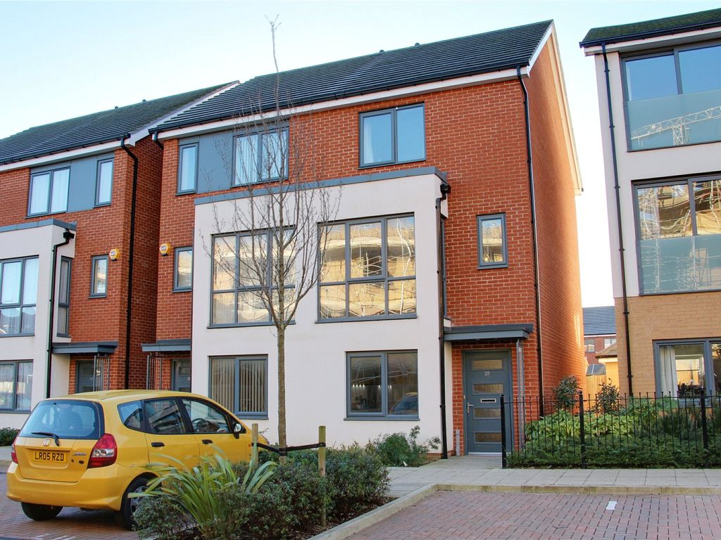 4 bed end terrace house to rent in Drake Way, Island, Reading