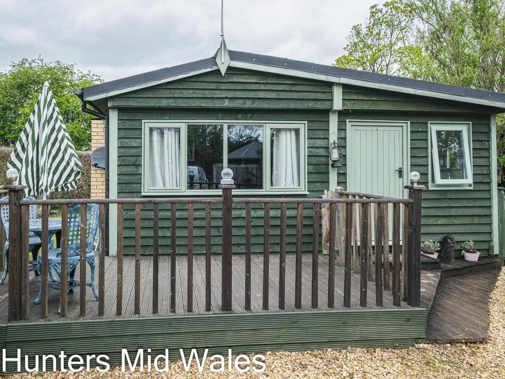 2 bed mobile/park home for sale in Crossgates, Llandrindod Wells LD1, £