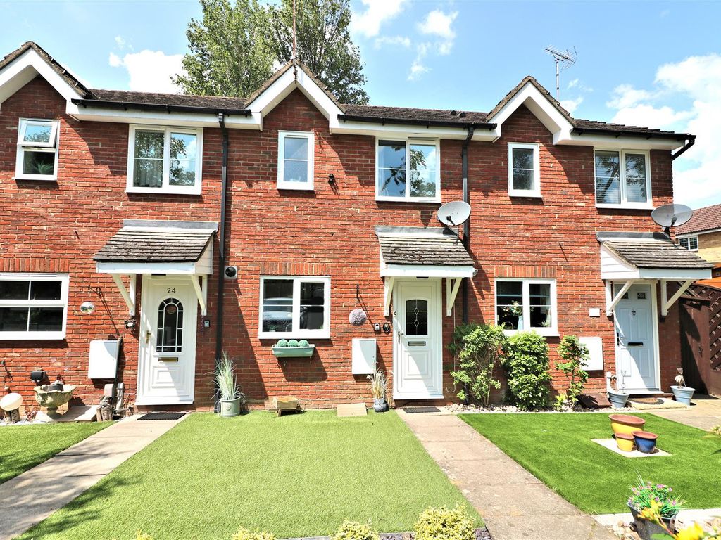 2 bed terraced house for sale in Dunsters Mead, Welwyn Garden City