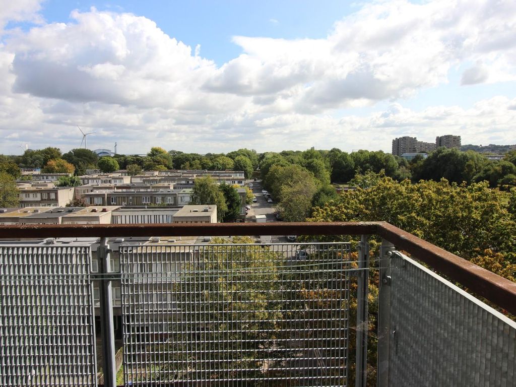 1 bed flat to rent in Dutton House, Southmere Village, Abbey Wood SE2