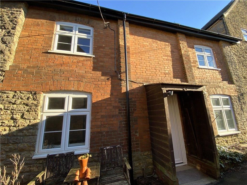3 bed terraced house to rent in Brook Street, Milborne Port, Sherborne