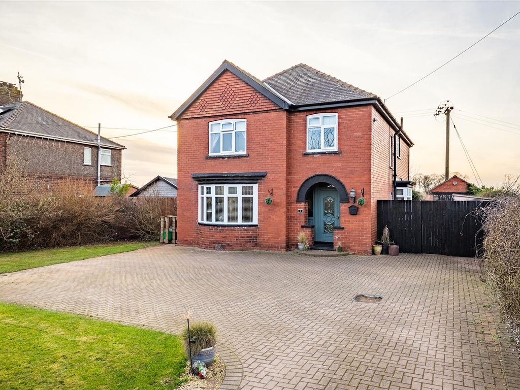4 bed detached house for sale in Roxby Road, Winterton, Scunthorpe DN15