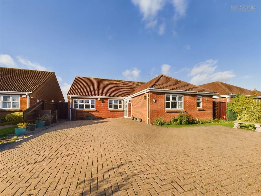 4 bed detached bungalow for sale in Broadgate, Weston Hills, Spalding