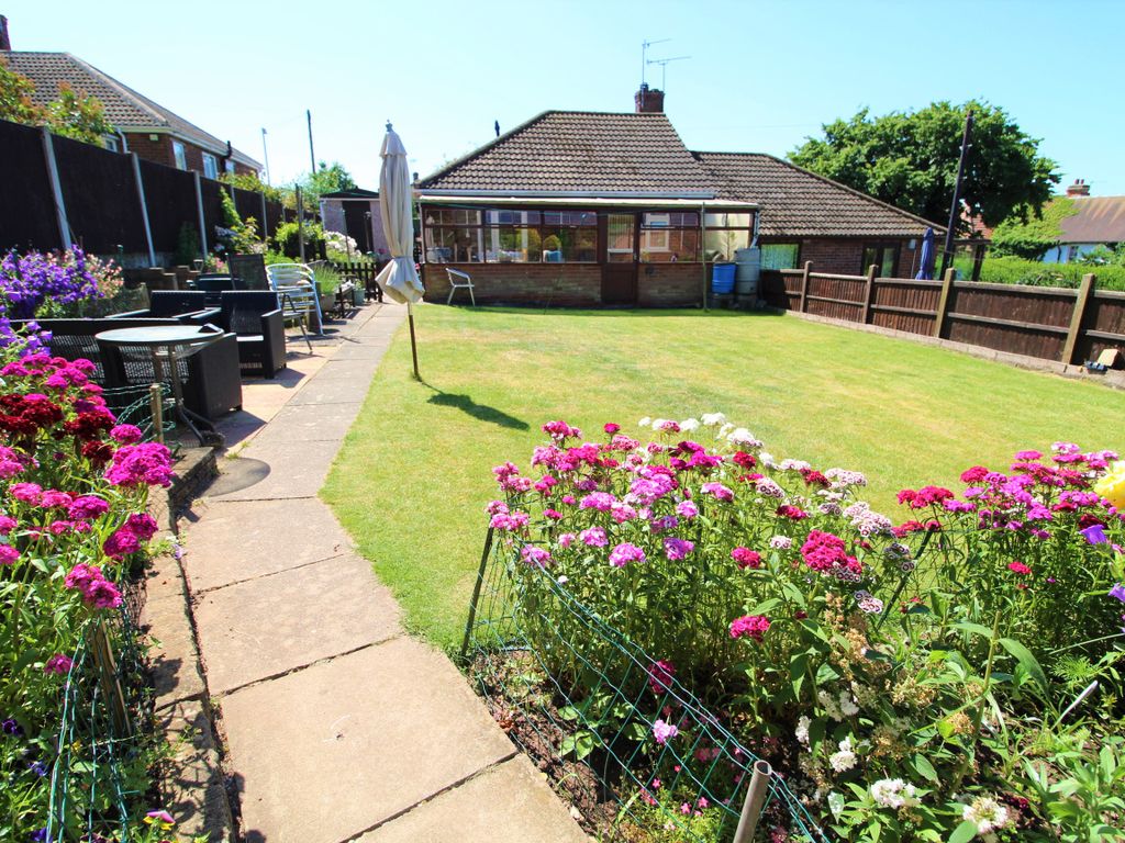 3 bed semidetached bungalow for sale in Mayflower Close, Gainsborough
