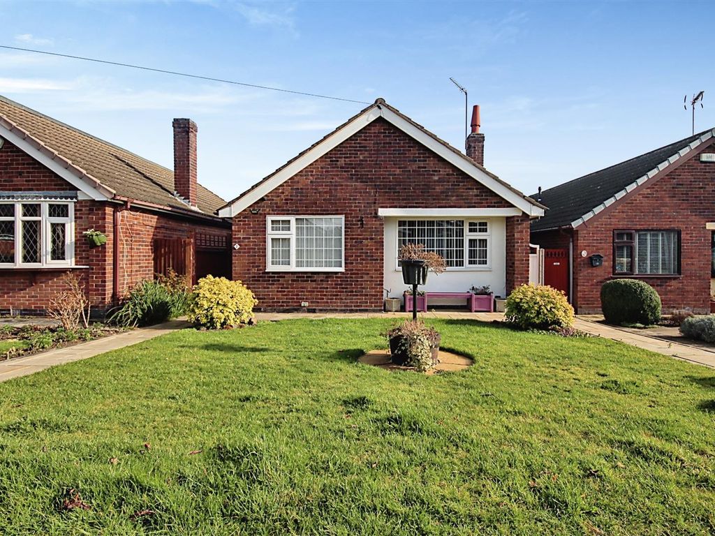 2 bed detached bungalow for sale in Milner Crescent, Potters Green