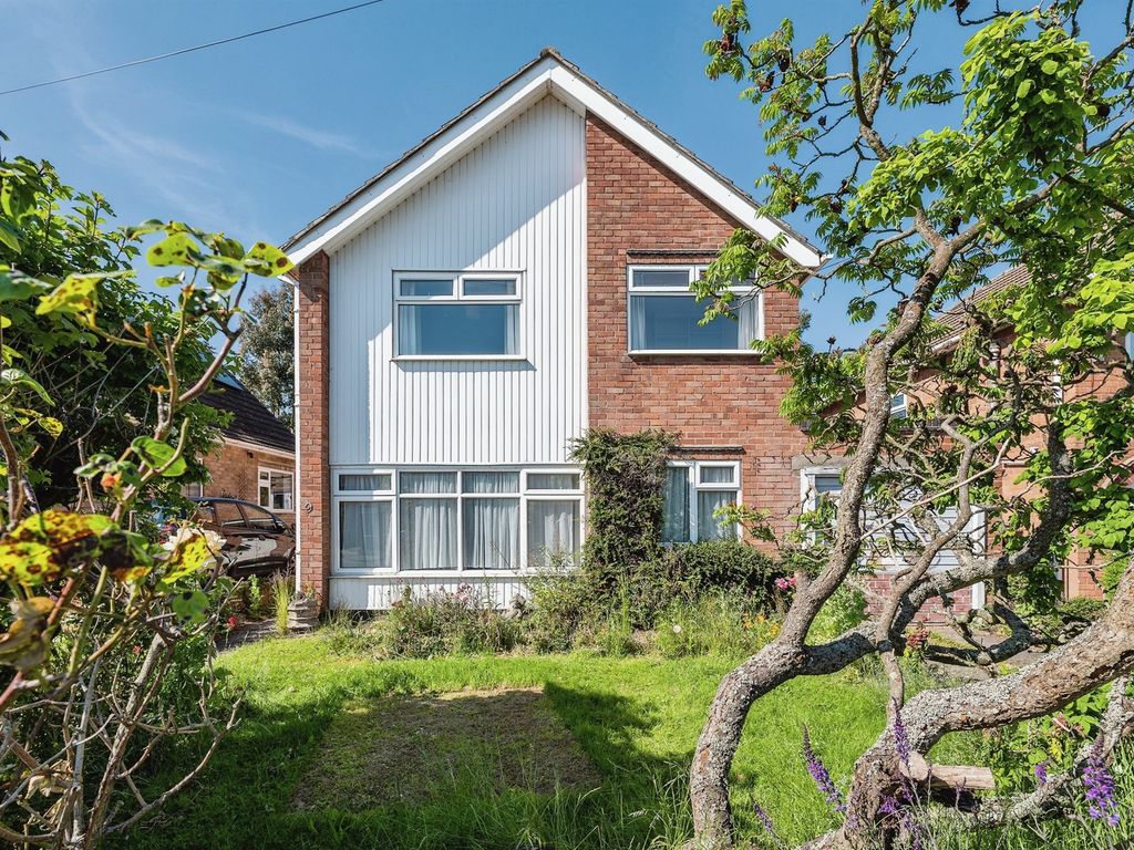 3 bed detached house for sale in Debdale Road, Barrowby, Grantham NG32