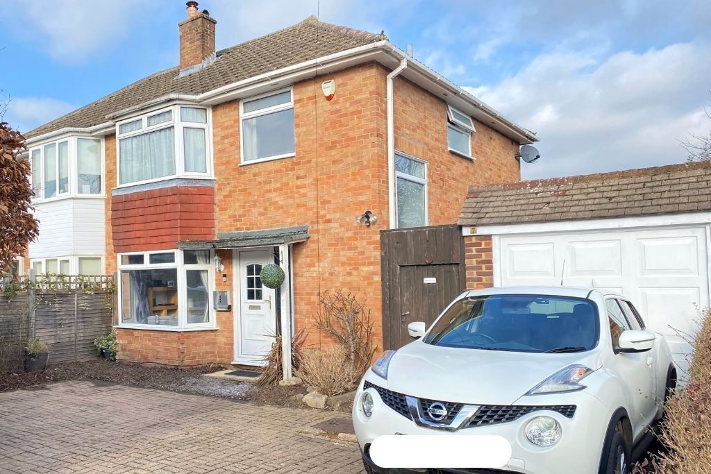 3 bed semidetached house for sale in Cranford Park Drive, Yateley GU46 Zoopla
