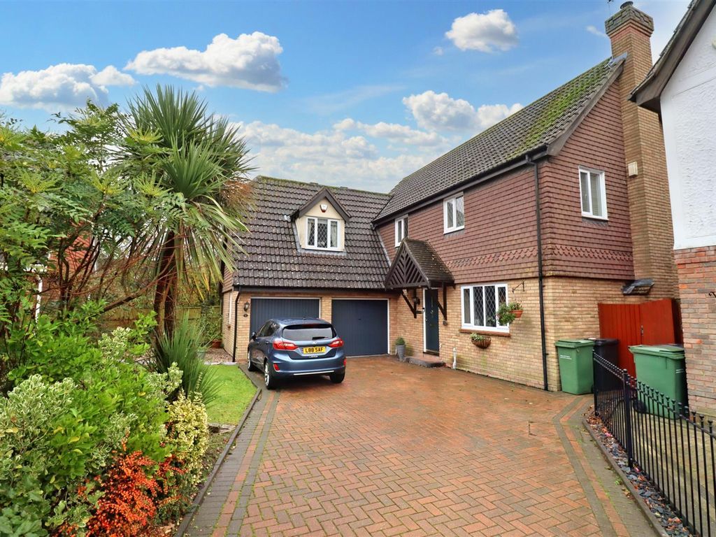 4 bed detached house for sale in Cut Hedge, Great Notley, Braintree