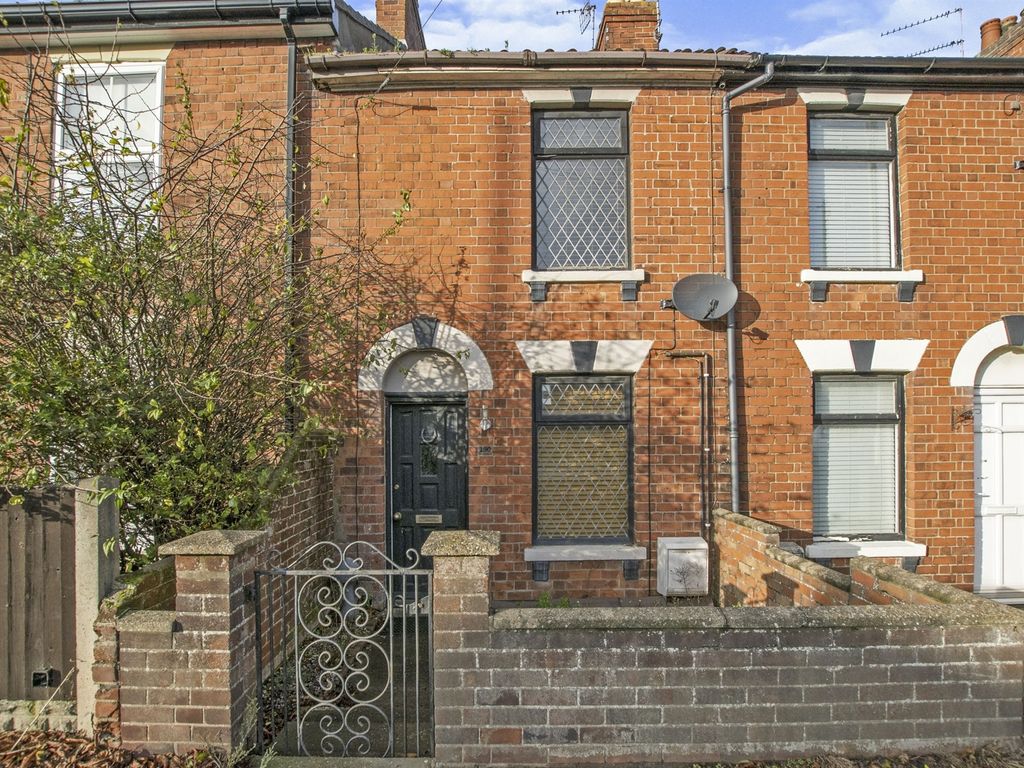 2 bed terraced house for sale in Beccles Road, Bradwell, Great Yarmouth