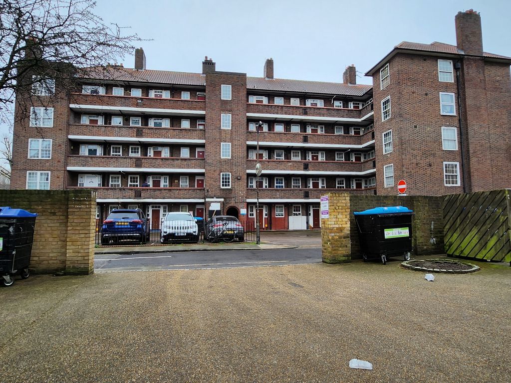 3 bed flat to rent in Old Kent Road, London SE1, £3,000 pcm Zoopla