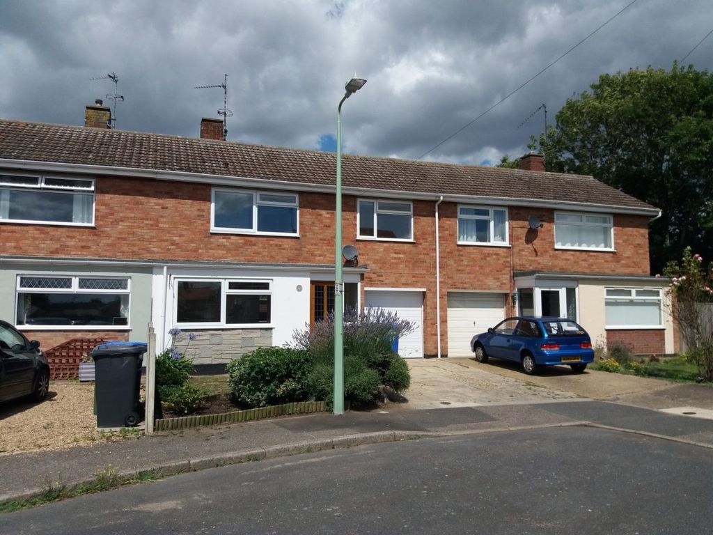 4 bed terraced house to rent in Munnings Close, Lowestoft, Suffolk NR33