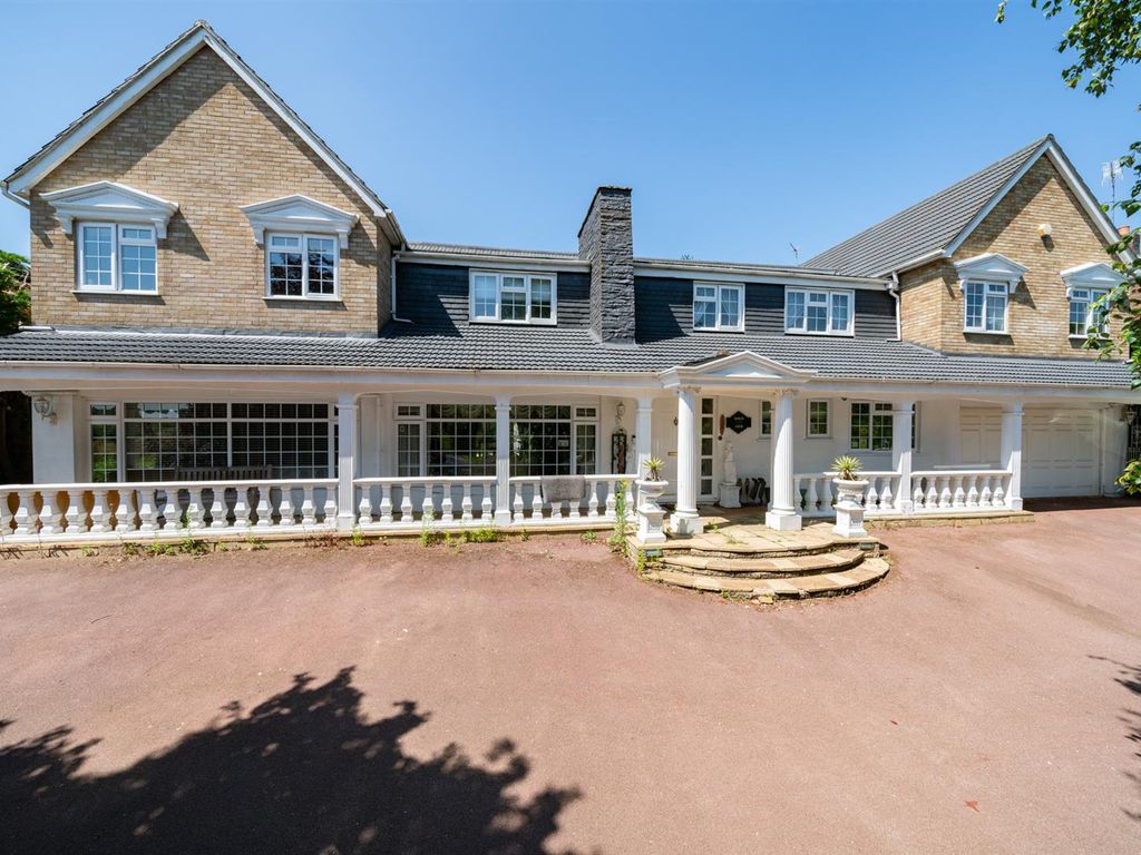 5 bed detached house for sale in Silverthorn Drive, Longdean Park, Hertfordshire HP3 Zoopla