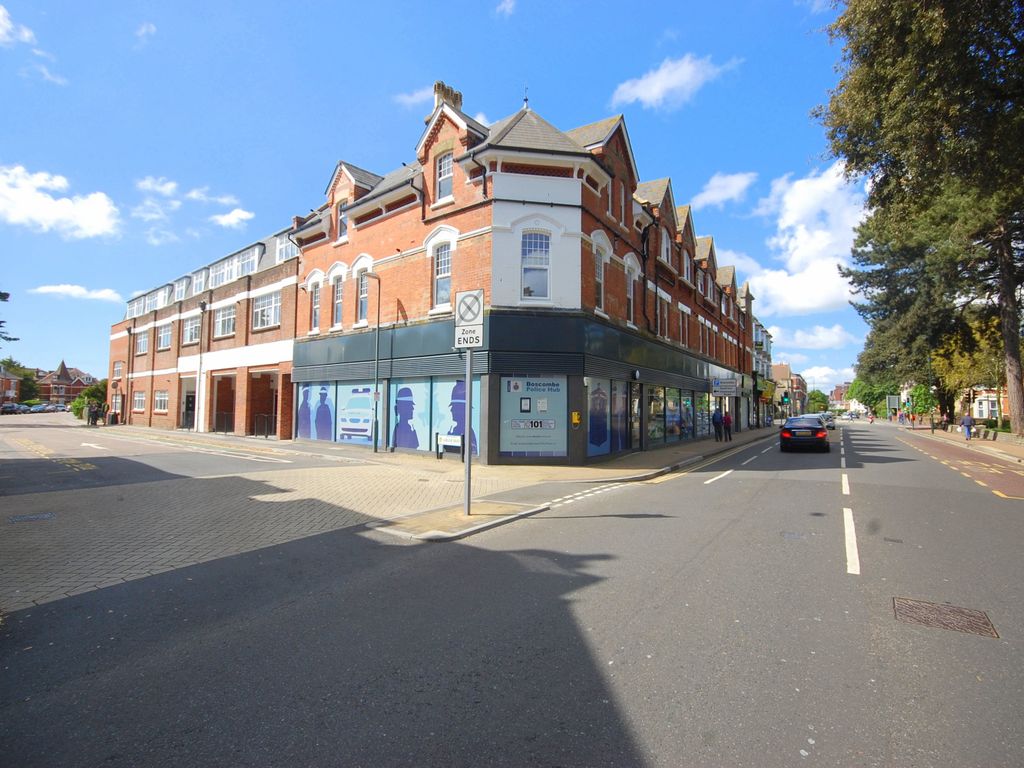 1 bed flat to rent in The Quadrant Centre, Old Christchurch Road