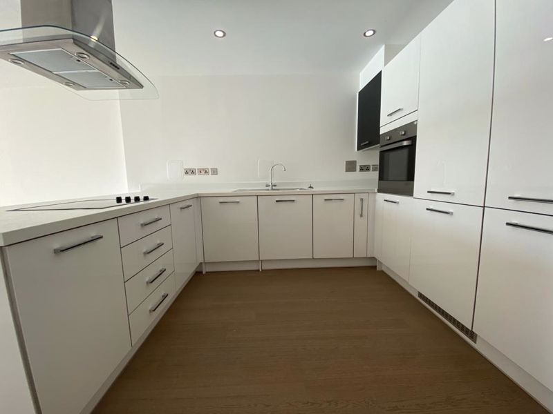 2 bed flat to rent in Milestone House, Old Kent Road SE1, £1,925 pcm