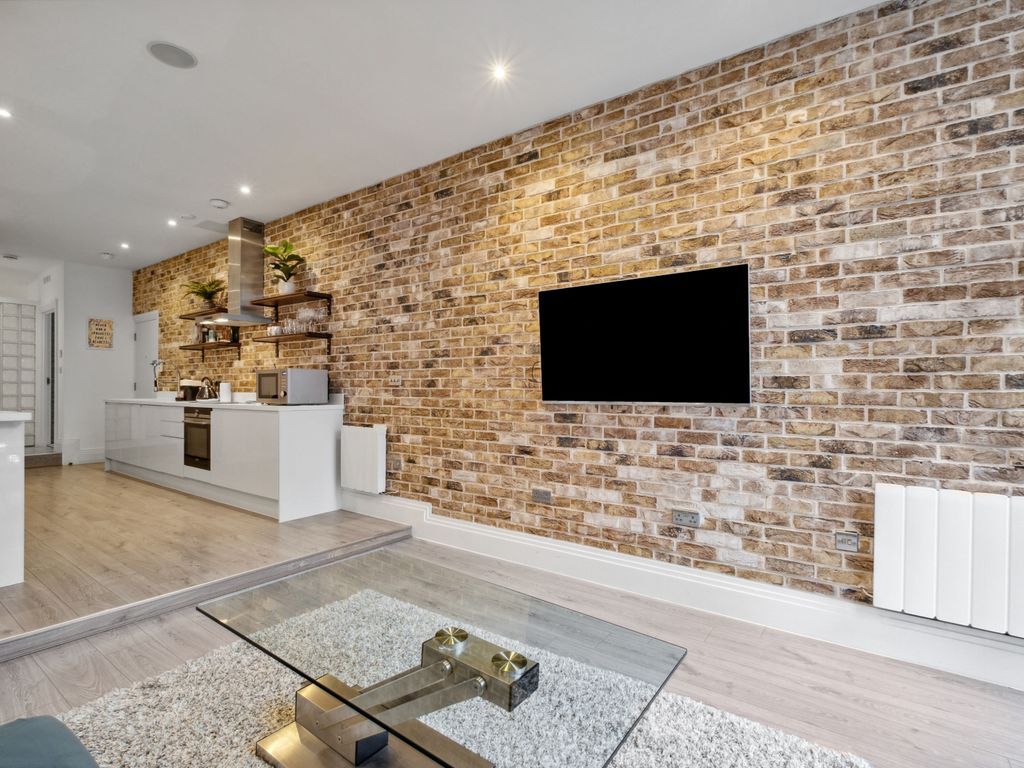 1 bed flat to rent in Hardwicks Square, Wandsworth Park SW18, £3,000