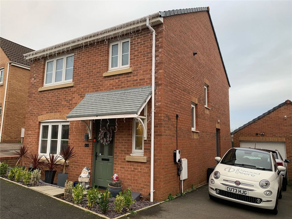 3 bed country house for sale in Kingfisher Road, North Cornelly CF33, £