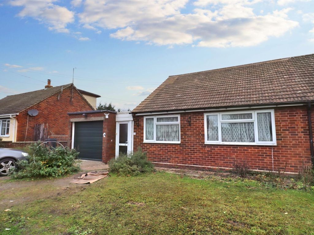 3 bed detached bungalow to rent in Shalford Road, Rayne, Braintree CM77
