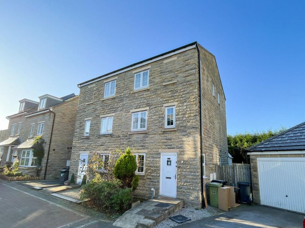 4 bed semidetached house to rent in Highfield Chase, Dewsbury WF13, £