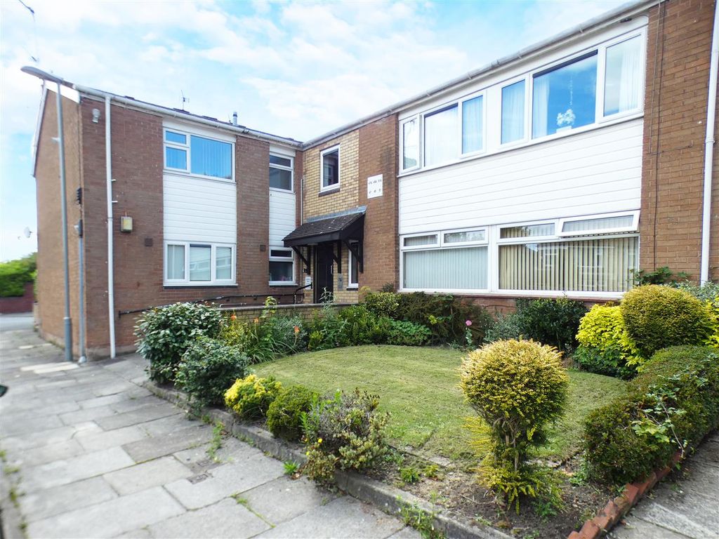 2 bed flat to rent in Windsor Road, Huyton, Liverpool L36, £625 pcm