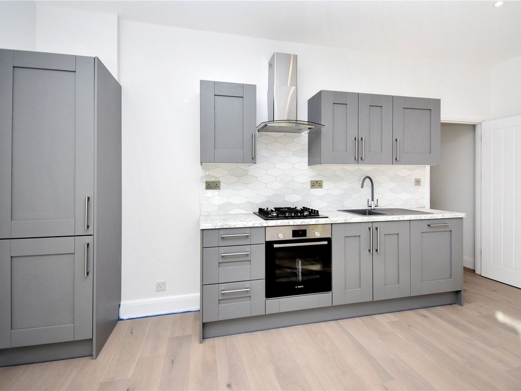 1 bed flat to rent in Emerald House, 236A London Road, Newbury RG14