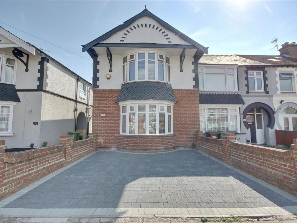 3 bed end terrace house for sale in Chatsworth Avenue, Cosham