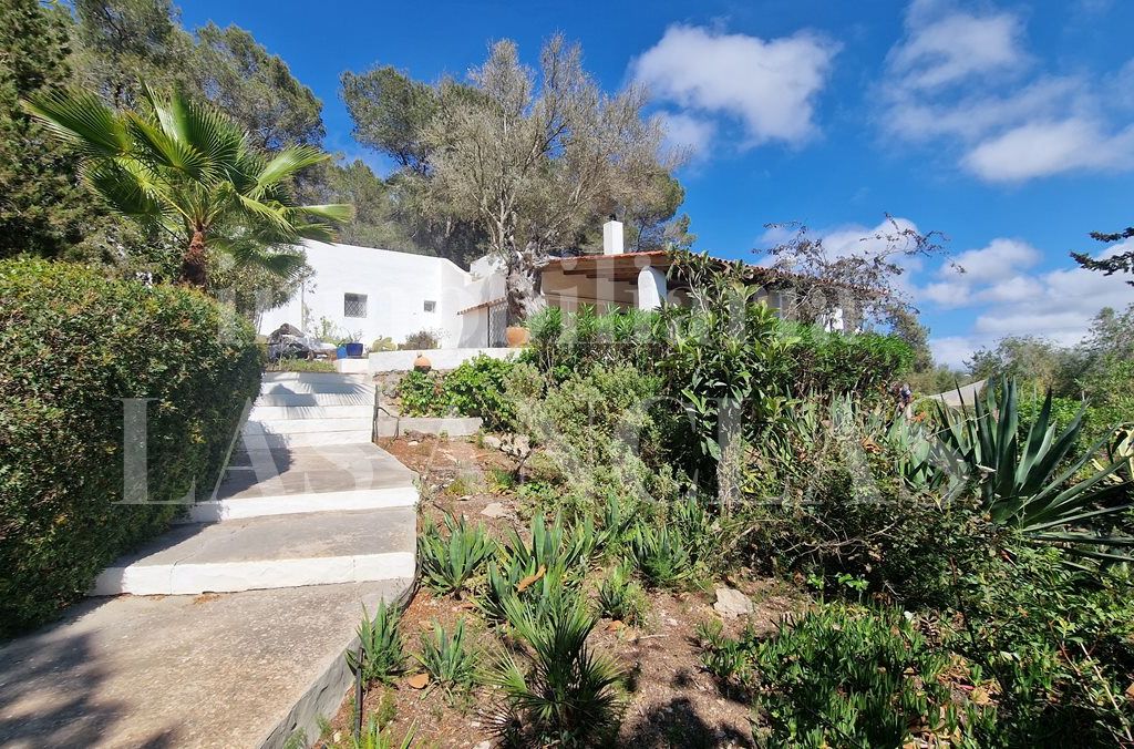 3 bed country house for sale in Santa Gertrudis, Spain, £