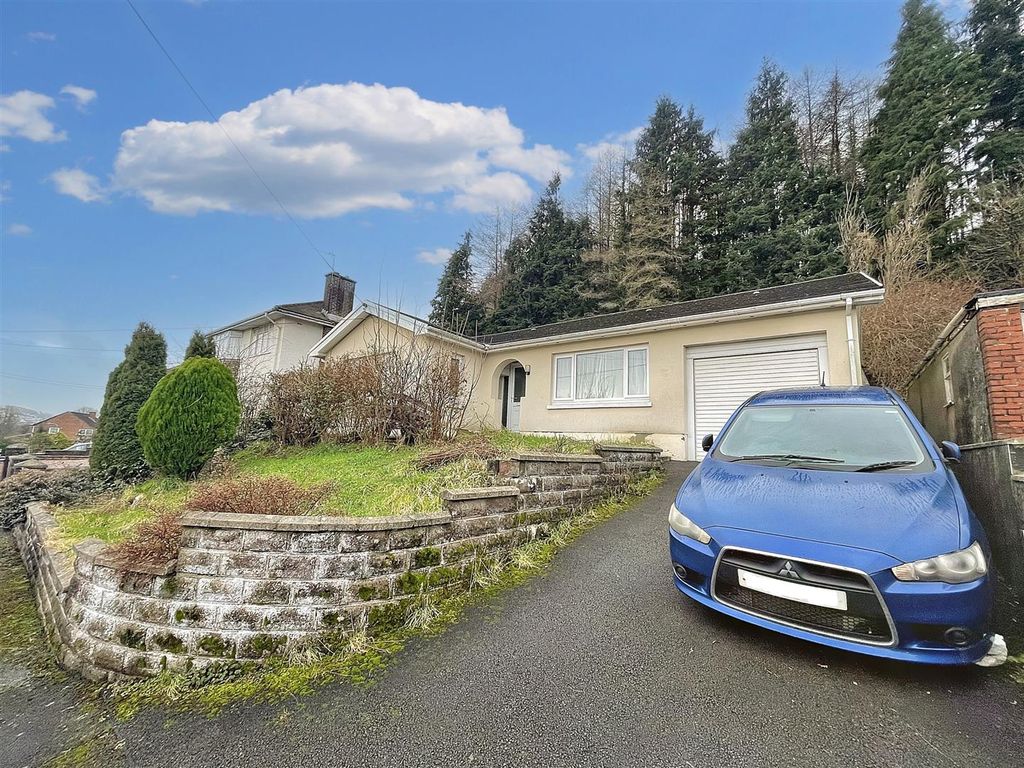 2 bed detached bungalow for sale in Hafod Cwnin, Carmarthen SA31, £