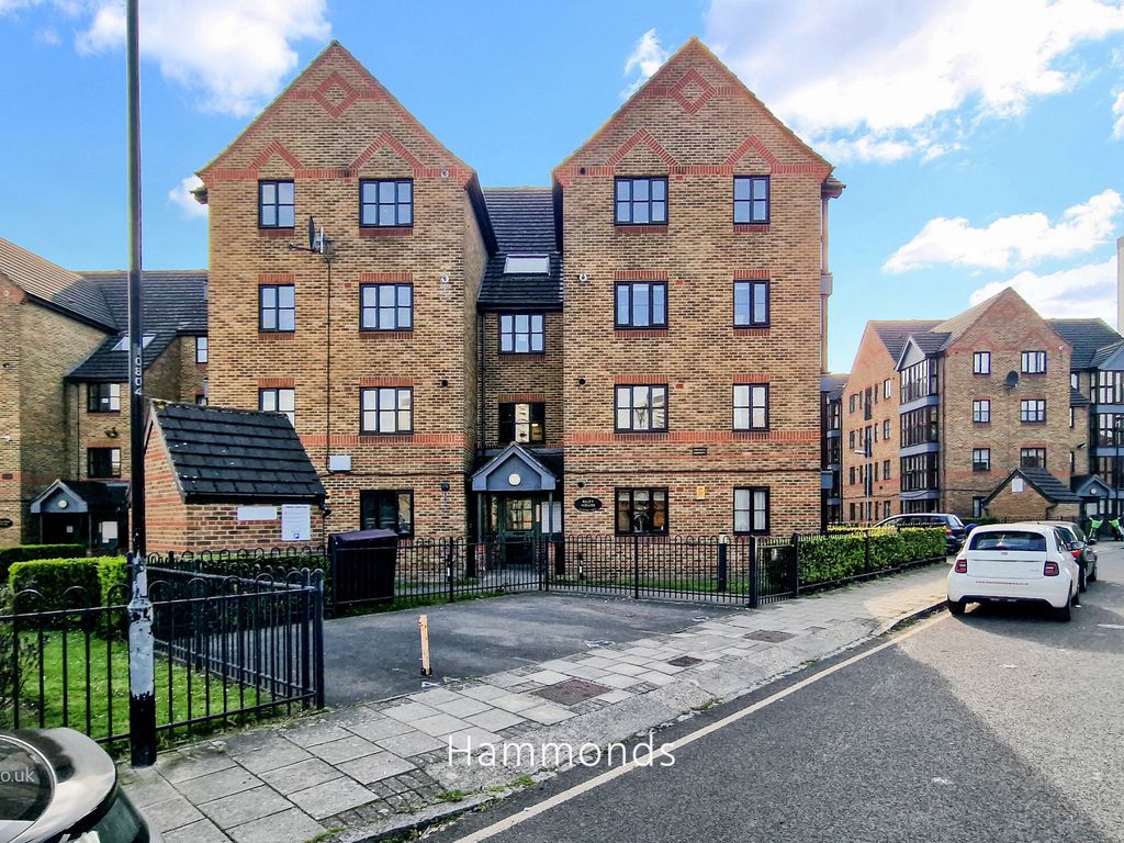 2 bed flat for sale in Ireton Street, London E3, £325,000 Zoopla