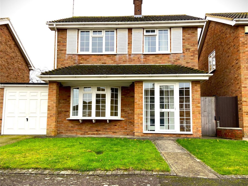 3 bed detached house for sale in The Ramparts, Rayleigh, Essex SS6, £