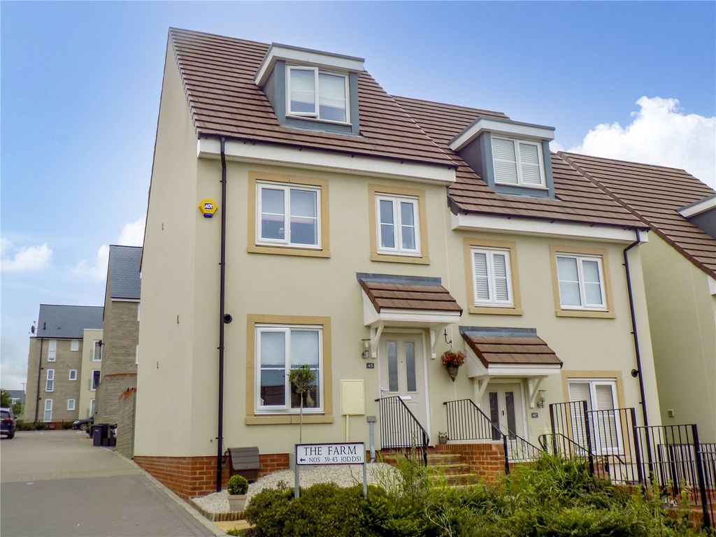 3 bed semidetached house for sale in The Farm, Purton, Swindon SN5