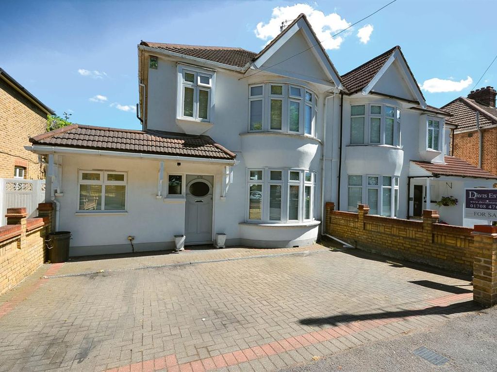 3 bed semidetached house for sale in Upper Brentwood Road, Gidea Park
