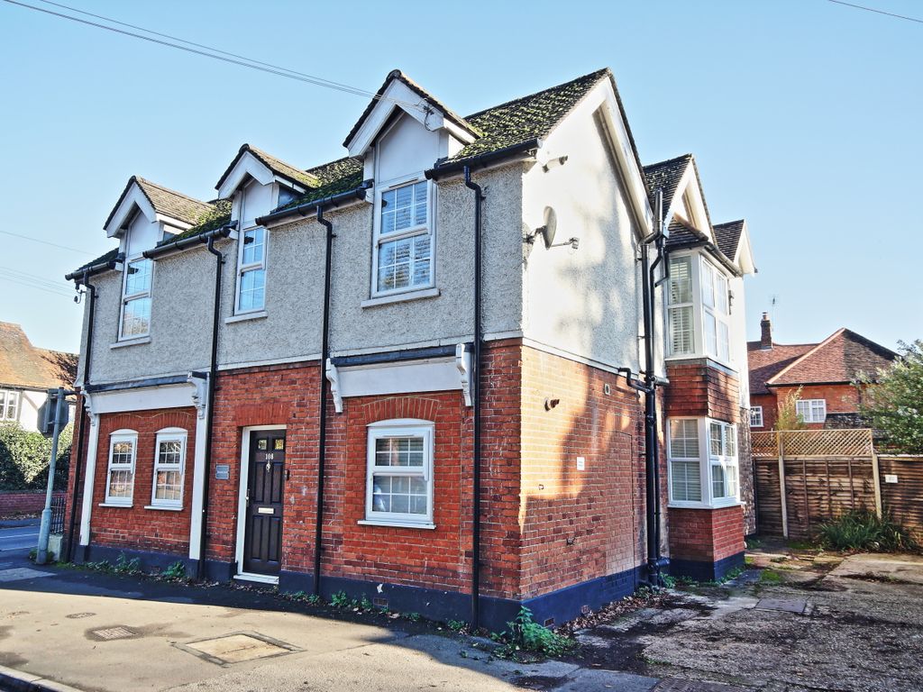 1 bed flat to rent in High Street, Chobham, Woking GU24, £1,200 pcm