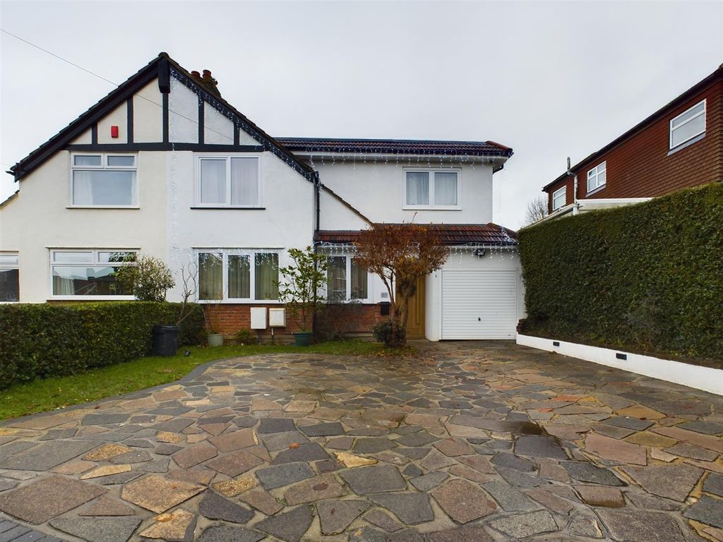 4 bed property for sale in Rickman Hill, Chipstead, Coulsdon CR5, £