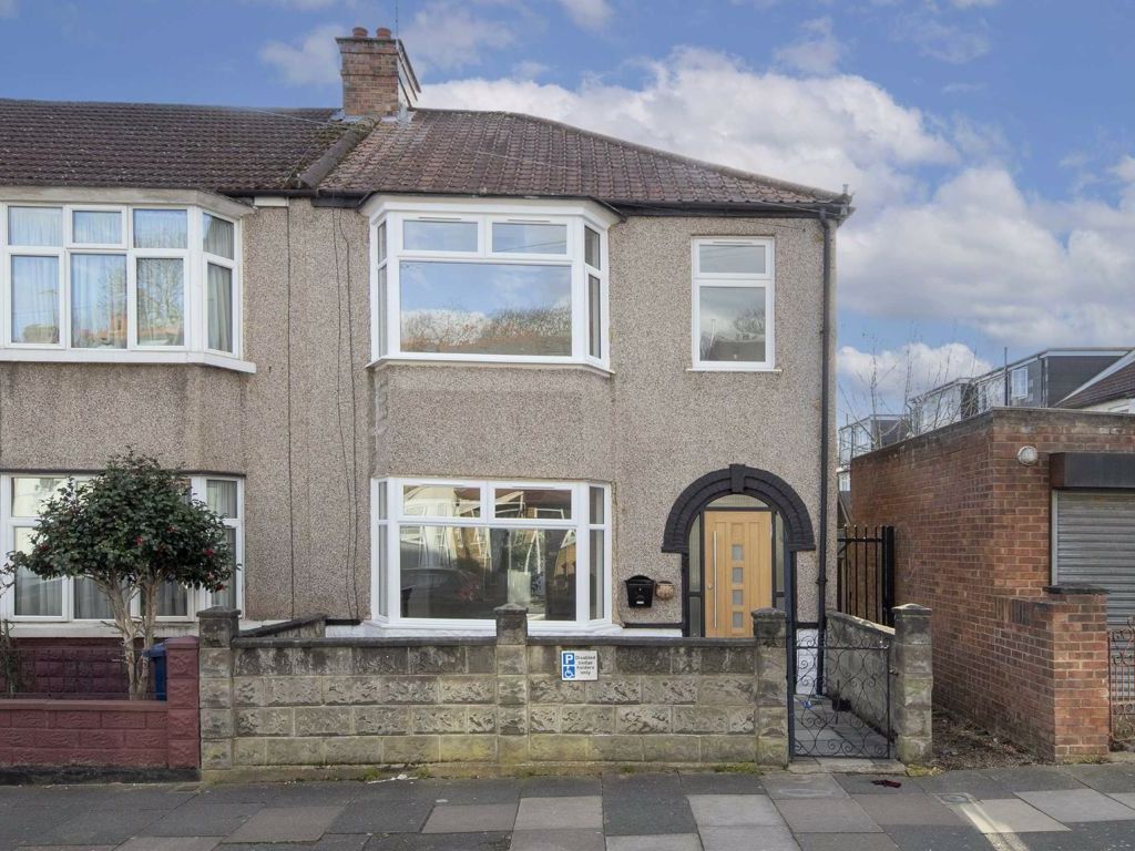 3 bed property for sale in Deans Road, London W7 Zoopla