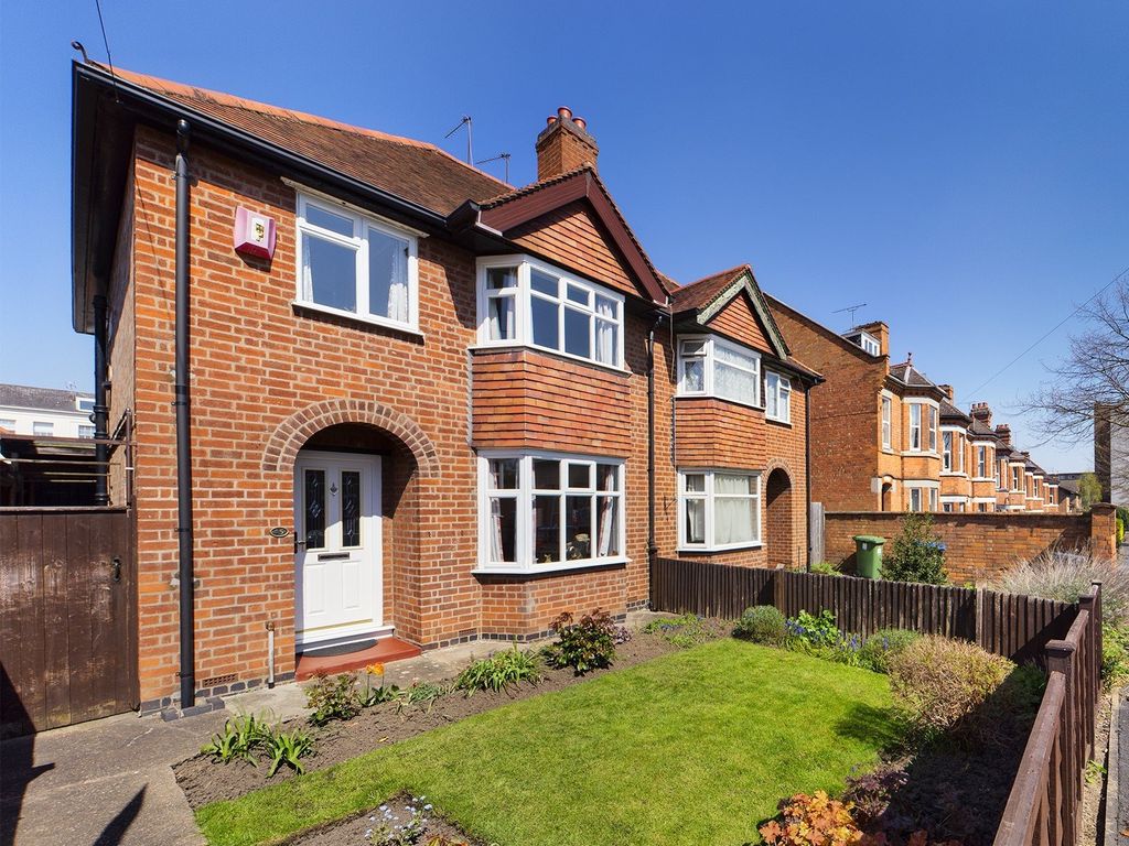 3 bed semidetached house for sale in Claremont Road, Leamington Spa