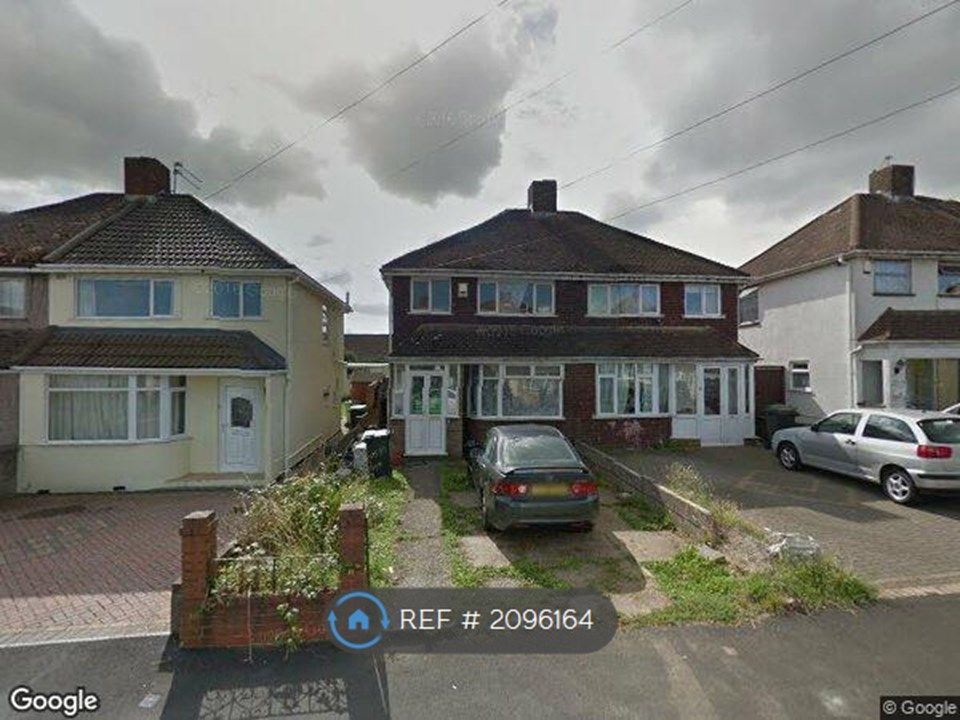 4 bed semidetached house to rent in Windermere Road, Patchway, Bristol