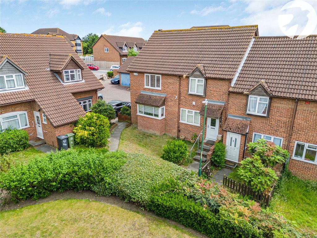 3 bed end terrace house for sale in Knights Manor Way, Dartford, Kent