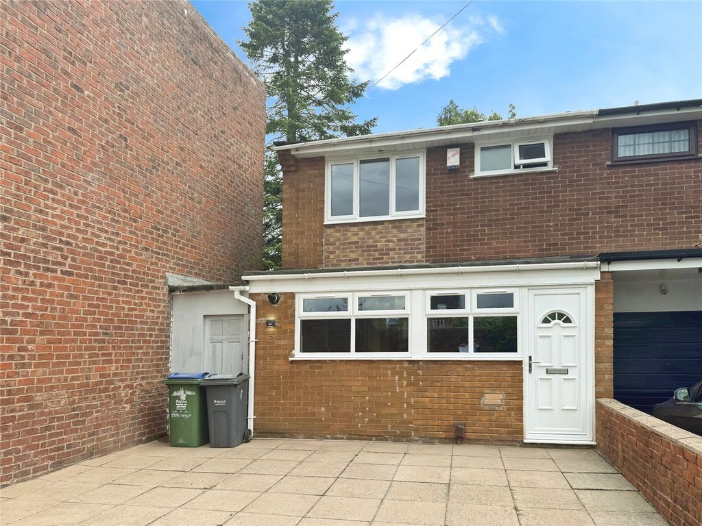 3 bed semidetached house to rent in Lodge Road, Smethwick, West