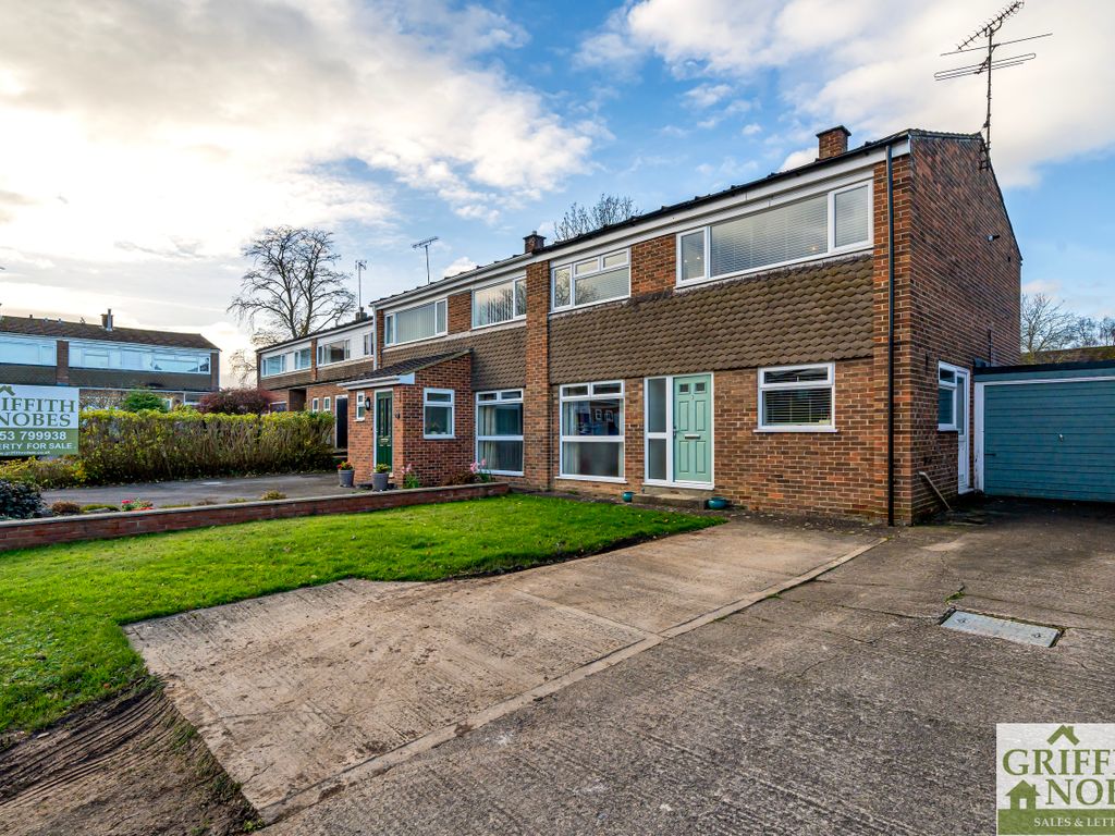 3 bed semidetached house for sale in Old Manor Close, Charfield