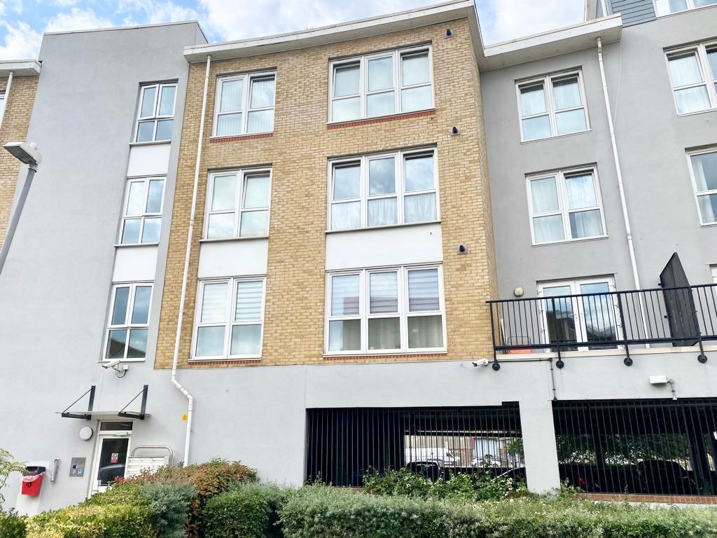 2 bed flat for sale in Flat 32, Fisgard Court, Admirals Way, Gravesend