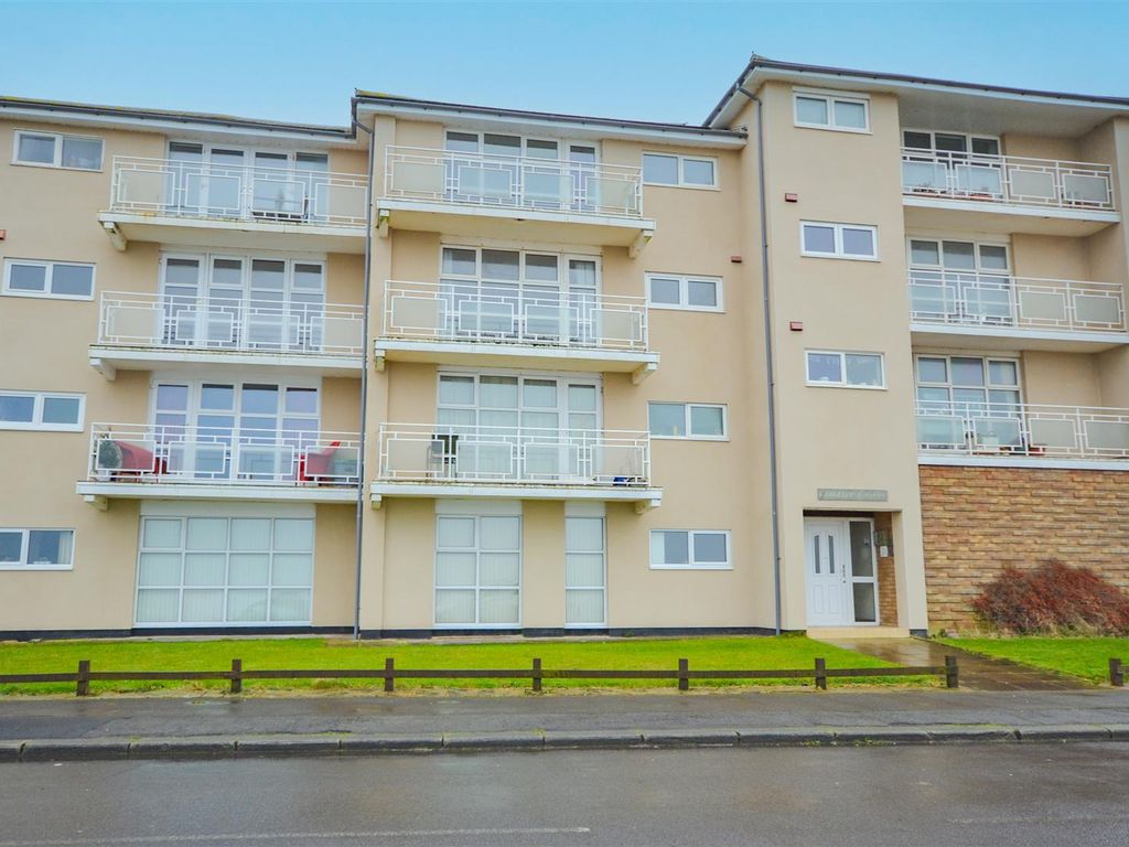 2 bed flat for sale in Marine Parade, SaltburnByTheSea TS12, £