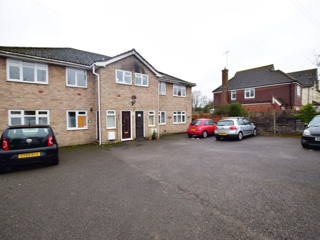 2 bed flat to rent in Mead Road, Cranleigh GU6 Zoopla