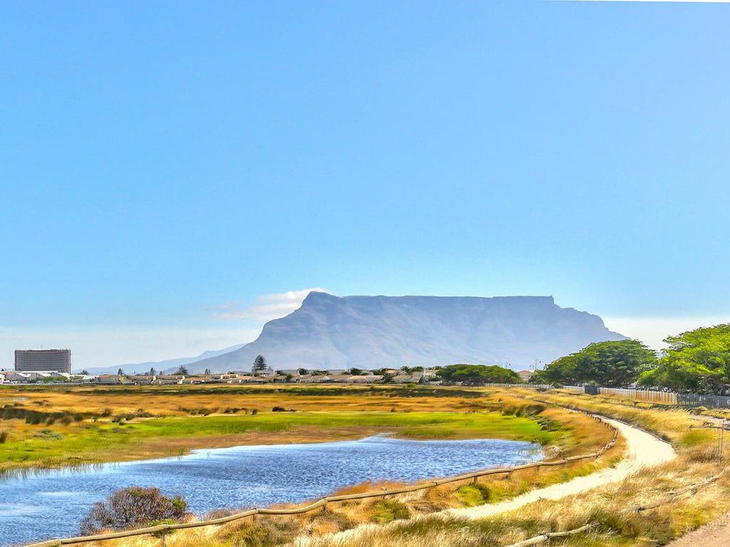 2 bed apartment for sale in Royal Ascot, Milnerton, South Africa, £