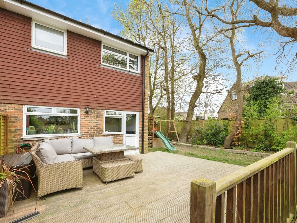 3 bed end terrace house for sale in Charlwood Gardens, Burgess Hill