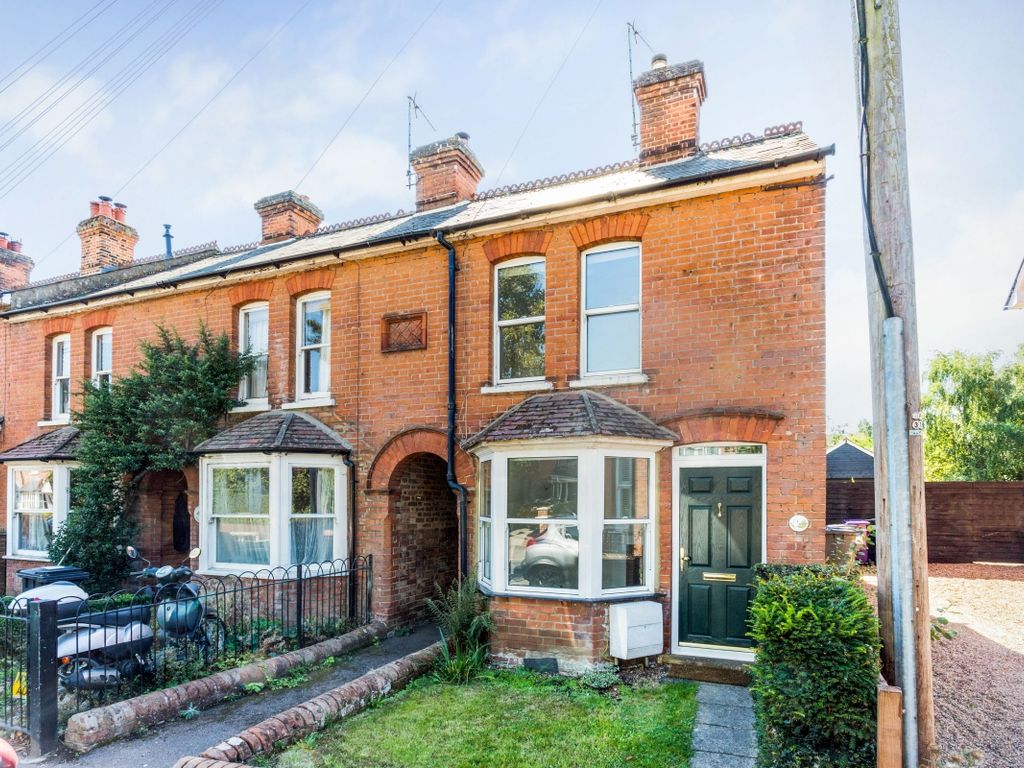 2 bed terraced house to rent in High Street, Kimpton, Hitchin SG4, £