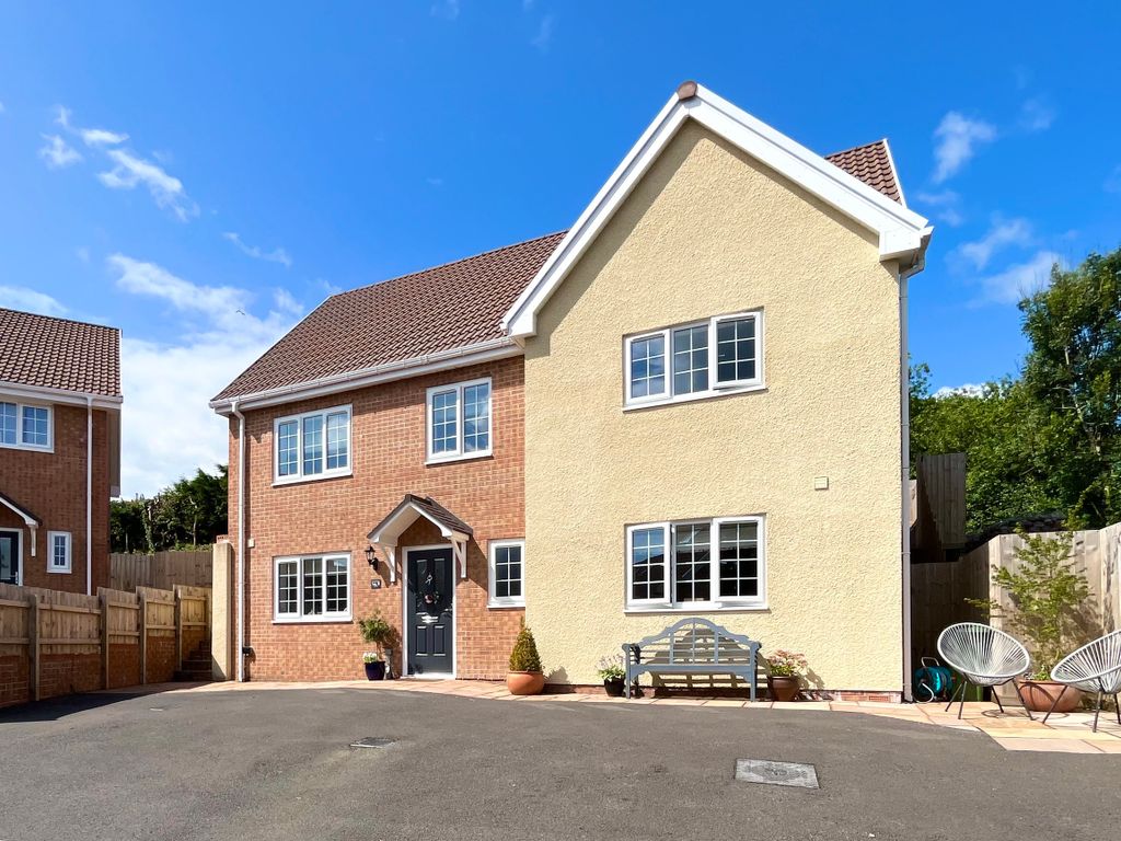 4 bed detached house for sale in Llys Bute, Hirwaun, Aberdare, Mid